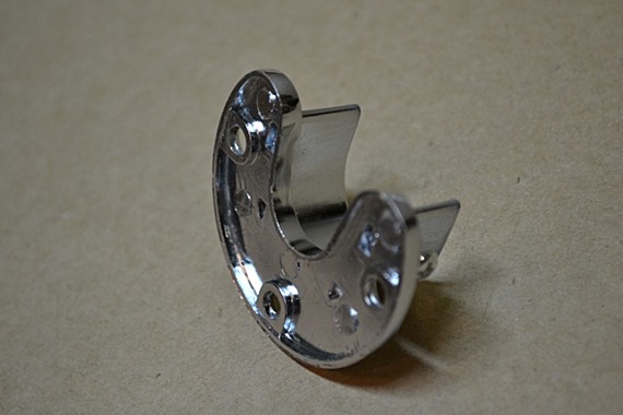 Фланец 25мм (половинка) R11D-25 усиленный с фиксатором JR15-223